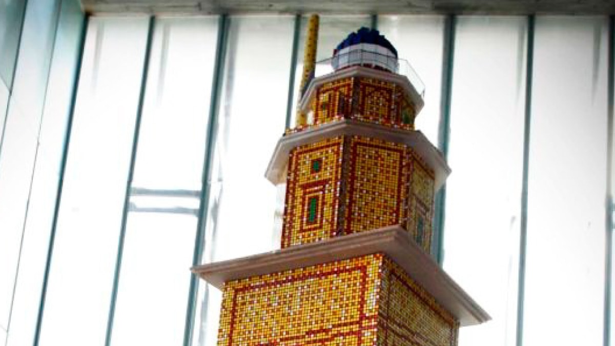 Torre de Hércules construída con 7.000 cubos de Rubik – Post